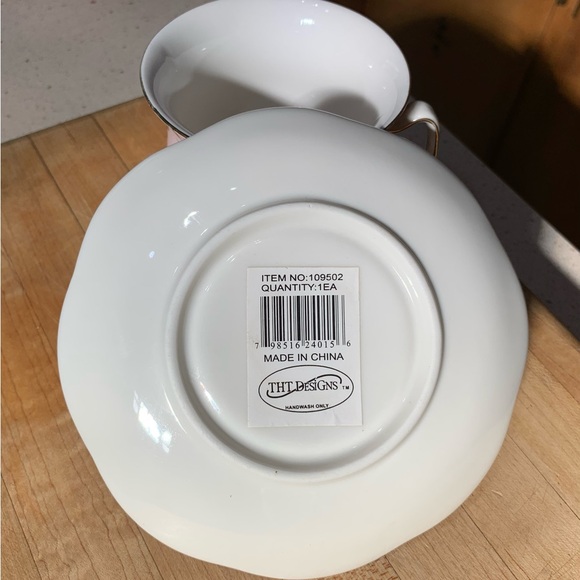 Pink Chintz China Cup & Saucer Set with all over design of summertime roses NWT - Picture 4 of 6